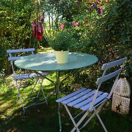 Le Champ Du Petit Bois Bed & Breakfast