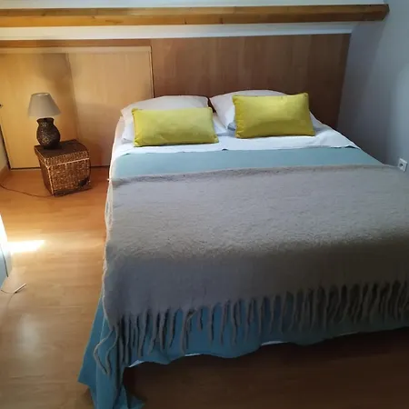 Le Champ Du Petit Bois